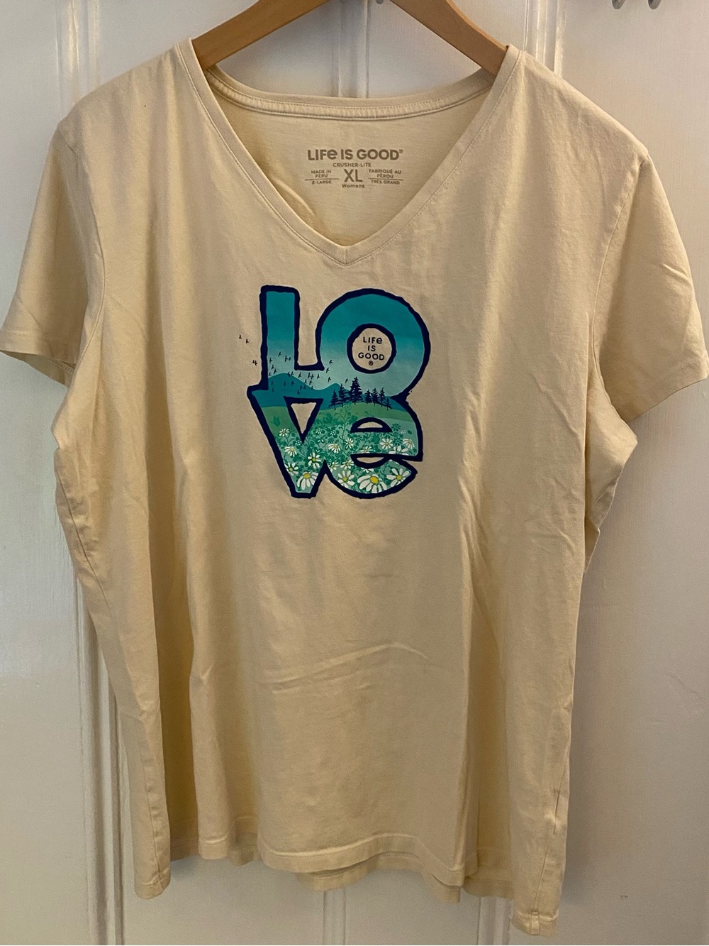 Life Is Good T-Shirt Women’s XL “love” Floral Outdoors Crusher-lite V-neck Beige